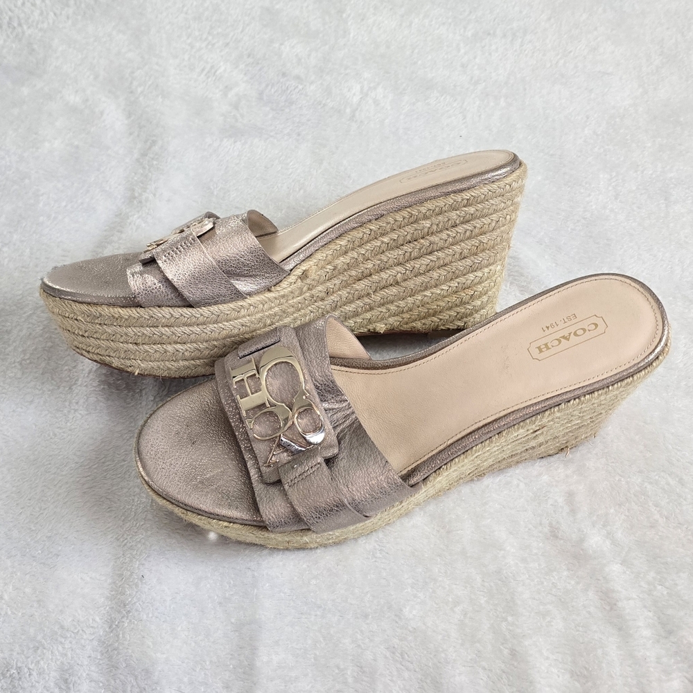 Women's Coach Wedge Heel Shoes Beige Leather Platform Slides Size 10 Gold Logo - Picture 2 of 7